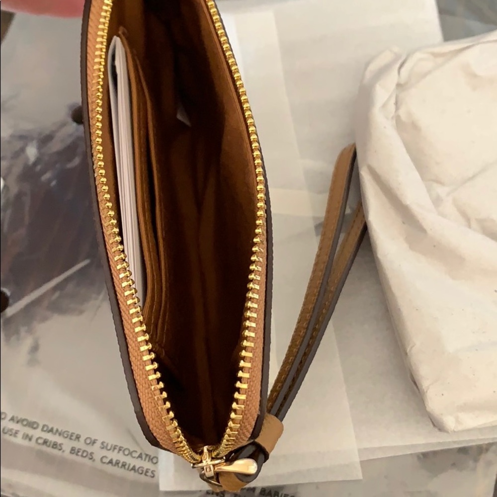 COACH!! NWT! Gorgeous Carmel wristlet!!! - Picture 7 of 8